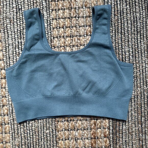 Seamless, ribbed longline sports bra. - Picture 2 of 5